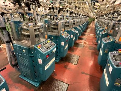 Overzichtsfoto van 2017 onati LB04E7 knittingmachine (8x)