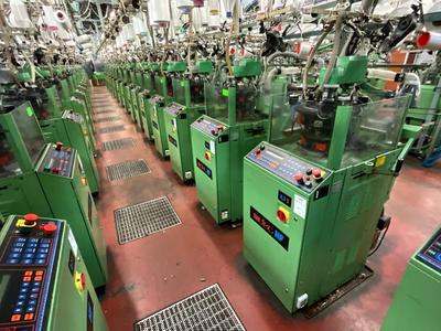 Overzichtsfoto van 1998 Matec HF 2.7S knittingmachine (10x)