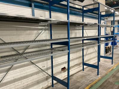 Overview picture of steel rack, 4 sections