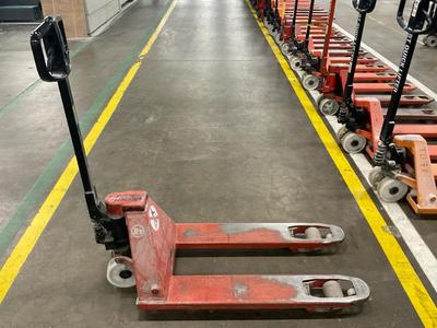 Overview picture of BT manual hydraulic palletlifter