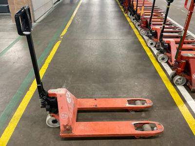 Overview picture of BT manual hydraulic palletlifter