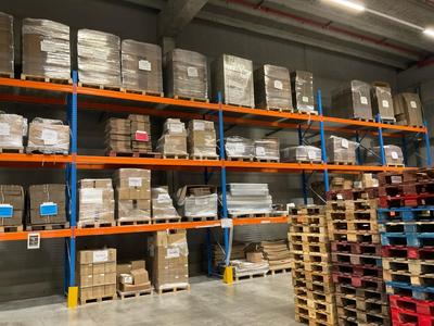 Overview picture of dismantable pallet racking, 8 sections