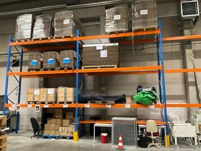 Overview picture of dismantable pallet racking, 4 sections