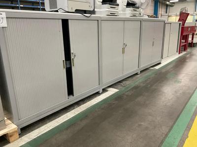 Overview picture of lot of 4 various cabinets, medium high models