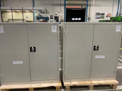 Overview picture of steel cabinets medium high (2x)