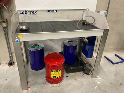 Overview picture of Laborex cleaning table