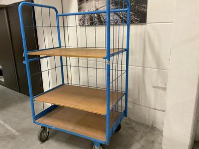 Overzichtsfoto van various steel transport level wagons 3/4 levels (8x)