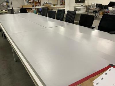 Overview picture of lot of various tables, 6 pieces and 11 office chairs