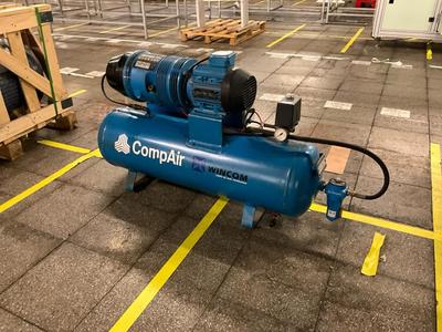Immagine panoramica di 2004 Compair V01 aircompressor