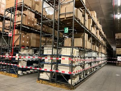 Immagine panoramica di (5x) pallet racking