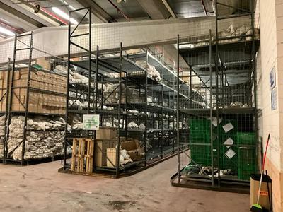 Immagine panoramica di pallet racks
