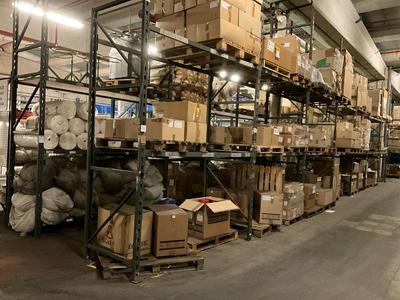 Immagine panoramica di pallet racks