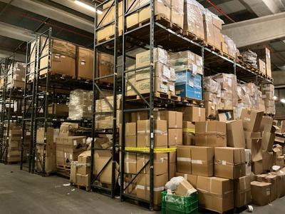 Immagine panoramica di pallet racks