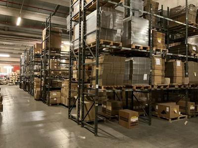 Immagine panoramica di pallet racks