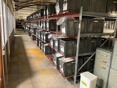 Immagine panoramica di 1st in 1st out storage racking