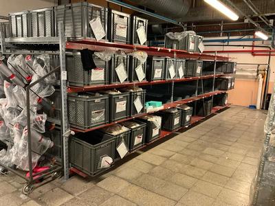 Immagine panoramica di 1st in 1st out storage racking