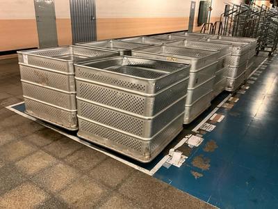 Immagine panoramica di (10x) textile trolley