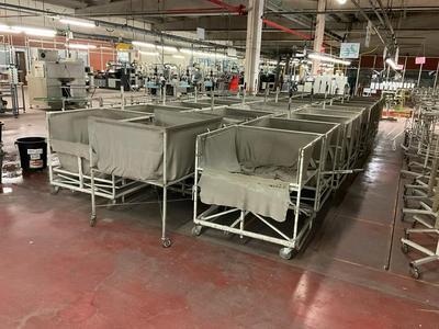 Immagine panoramica di (38x) textile trolley