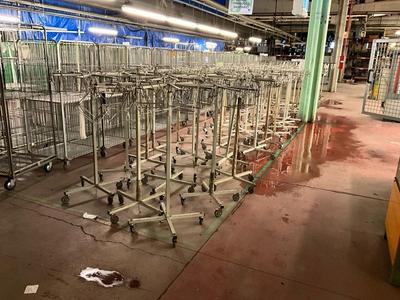 Immagine panoramica di (48x) textile trolley