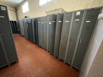 Immagine panoramica di (15x) llansola lockers