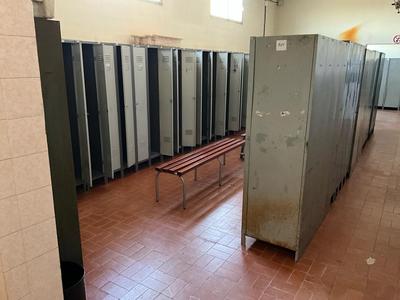 Immagine panoramica di (15x) llansola lockers