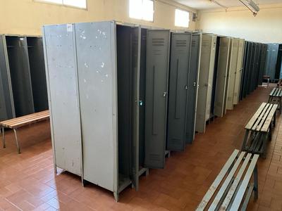 Immagine panoramica di (16x) llansola lockers