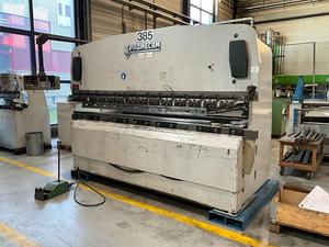 Overzichtsfoto van 1986 Promecam press brake