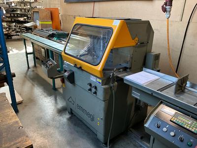 Overzichtsfoto van 2011 Emmegi SCA 450 sawing maching