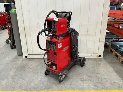 Immagine panoramica di Fronius Transpuls synergic 4000 welding machine