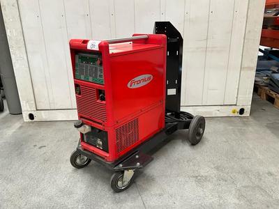 Immagine panoramica di Fronius Transpuls Synergic 5000 MIG/MAG welding machine