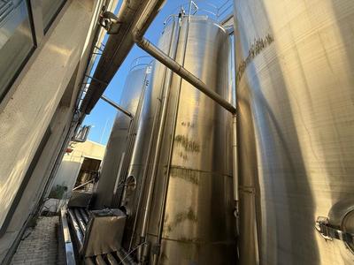 Immagine panoramica di s/s vertical storage tank 40.000L