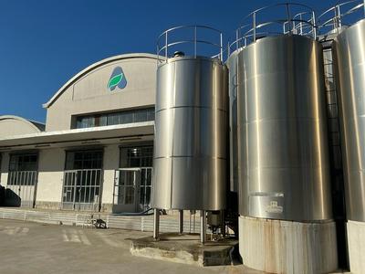 Immagine panoramica di 2013 Farck FK200 s/s vertical storage tank 20.000L