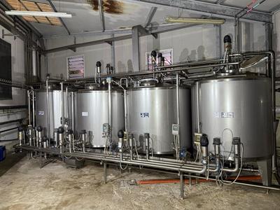 Immagine panoramica di Gamma Inox s/s vertical storage tank 3.000L (4x)