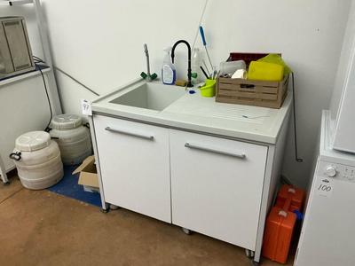 Photo d'aperçu de Laboratory furniture