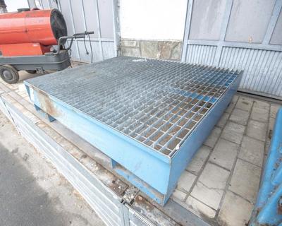 Overview picture of Spill containment tray