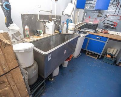 Overview picture of Stainless steel sink