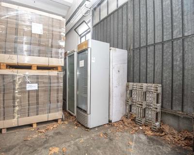 Photo d'aperçu de Various-size refrigerators