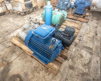 Overview picture of Pallet of assorted three-phase motors