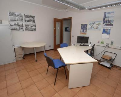 Översiktsbild av Office furniture + materials