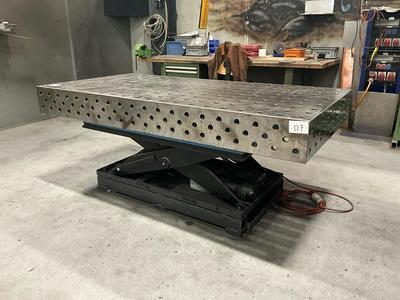 Overzichtsfoto van lifting welding table