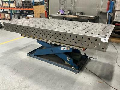 Overzichtsfoto van lifting welding table