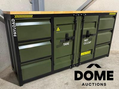 Overview picture of metal workbench