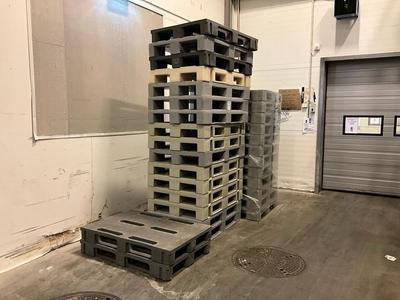 Overview picture of Plastic pallets (30x)