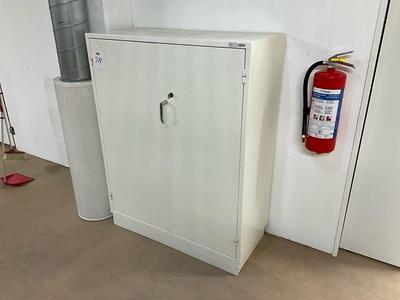 Übersichtsbild von Metall cabinet