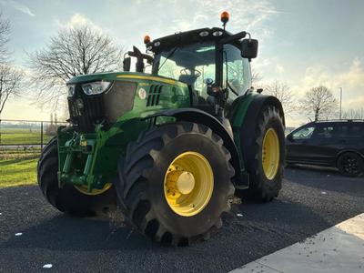 Översiktsbild av John Deere 6210R Fyrhjulsdriven jordbrukstraktor