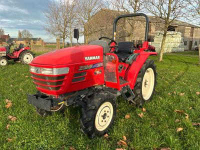 Översiktsbild av Yanmar AF326 fyrhjulsdriven minitraktor