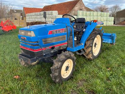 Översiktsbild av Iseki Landleader 247 fyrhjulsdriven minitraktor med jordfräs