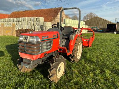 Översiktsbild av Granbia GB18 fyrhjulsdriven minitraktor med jordfräs