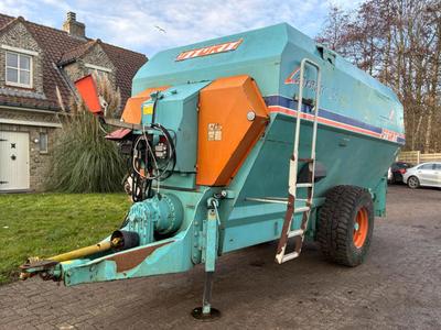 Immagine panoramica di 2000 Carro miscelatore Storti Labrador 160