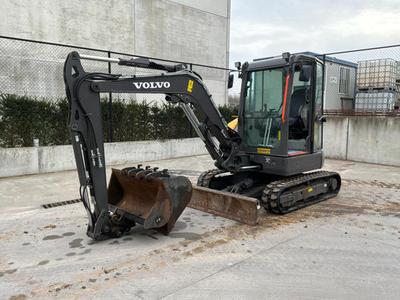 Imagen general de 2024 Volvo ECR40F Miniexcavadora sobre orugas